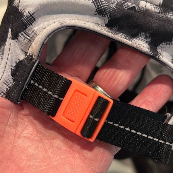 LULULEMON Running Hat - Picture 5 of 7